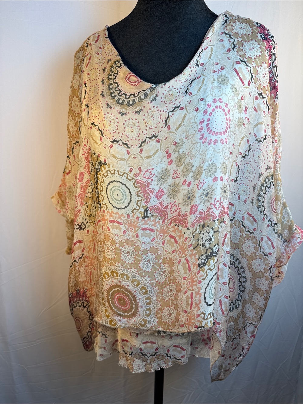 Gigi Moda Women's Cream Paisley Tunic Top with Pink Accents